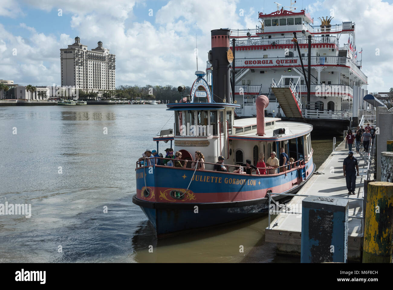 Savannah Belles Fähre ab River Street in Sanvannah Georgia USA gesehen Stockfoto