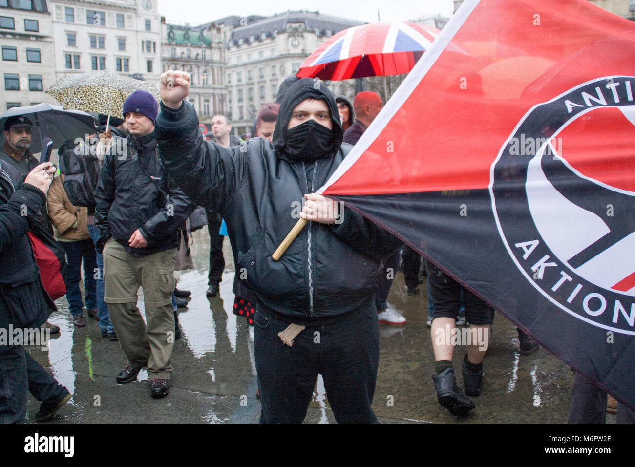 Die Menschen feiern den Tod von Margret Thatcher in Trafalgar Square. London, England, UK; Stockfoto