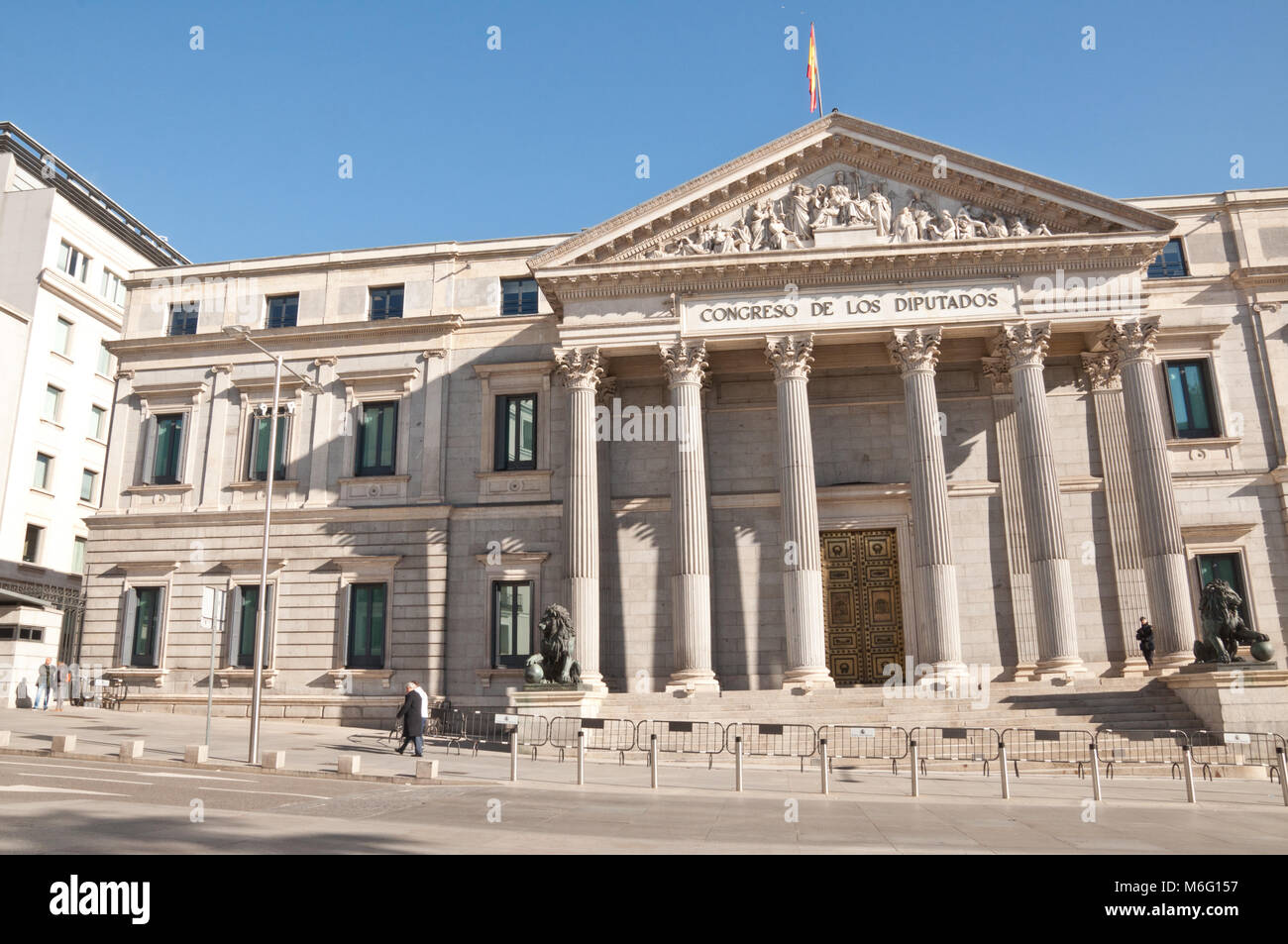 Palast des Parlaments, in dem die Abgeordnetenkammer (Congreso de los Diputados), den Cortes Generales, Madrid, Spanien befindet. Stockfoto