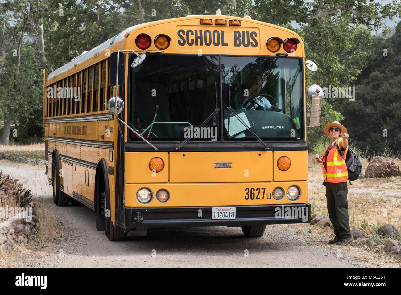 Jedes Kind in einem Park Programm bei Peter Strauss Ranch. Vierte - Schüler vom Los Angeles Unified School District in einem jeden Kind im Park Programm bei Peter Strauss Ranch teilzunehmen. Die Schüler gelernt, wie Sie ein Zelt, identifizieren Sie die heimische Tierwelt, machen Sie eine abalone Halskette im chumasch Tradition, und für eine belebende Wanderung gehen! Stockfoto