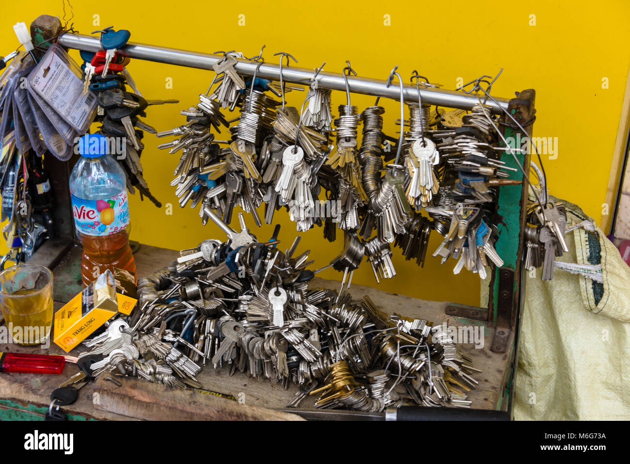 Ein Pop-up-Schlosser Werkstatt in Hanoi, Vietnam Stockfoto