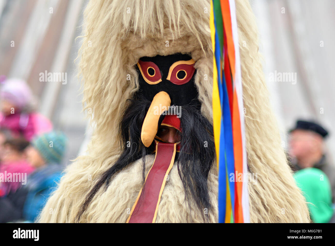 Karneval auf sprach Samstag mit einem traditionellen Figuren, als kurent oder korent in Ljubljana, Slowenien bekannt Stockfoto