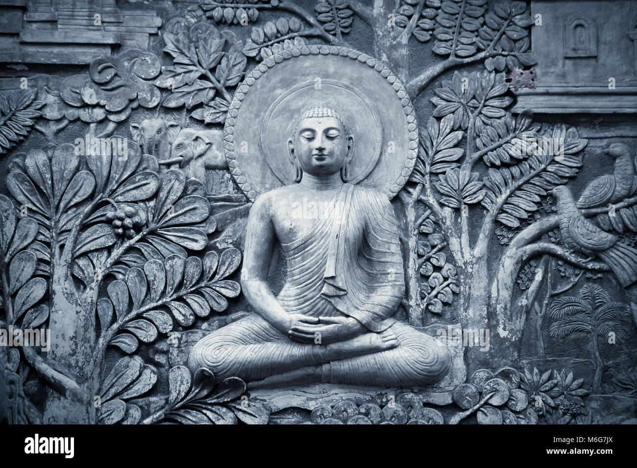 Buddha aus Holz schnitzen Stockfoto