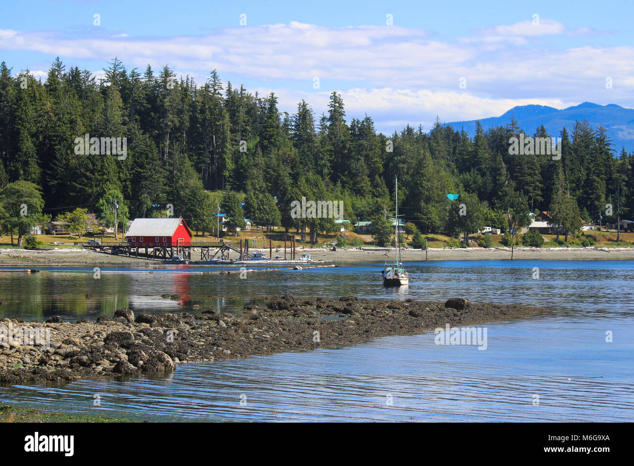 Farbenfrohe Sommer Meer Landschaft bei Malcolm Island BC, Kanada. Stockfoto
