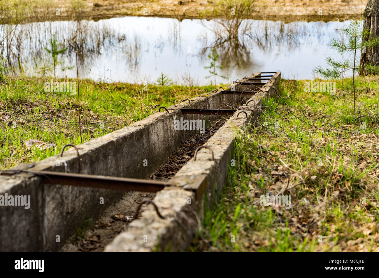 Konkrete Regenwasserentwässerung Stockfoto