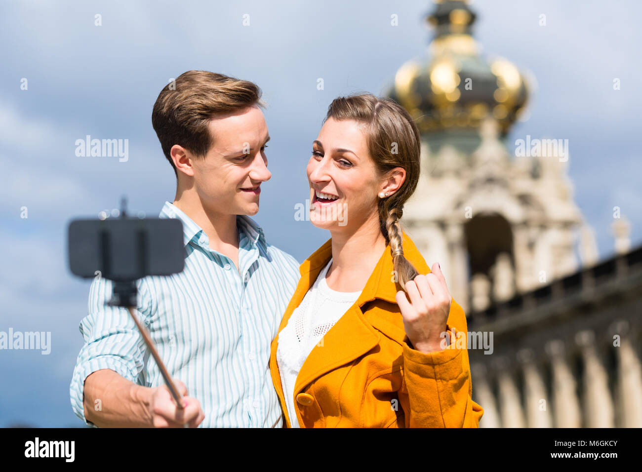 Paar an der Zwinger in Dresden unter selfie Stockfoto