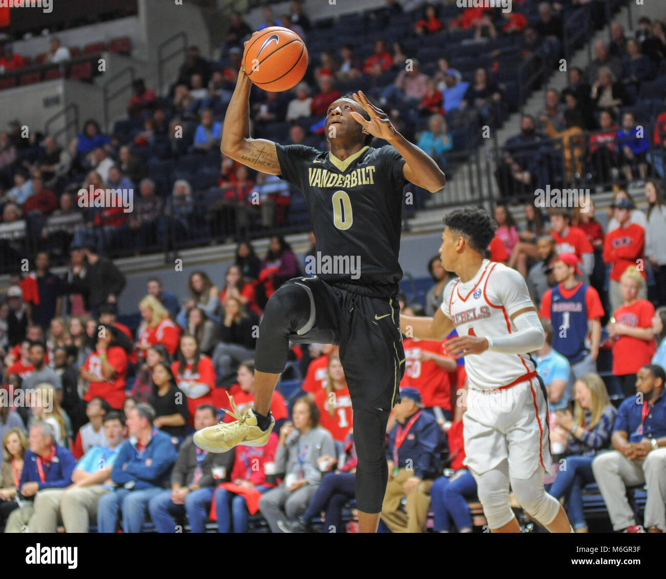 März 03, 2018; Oxford, MS, USA; Vanderbilt Guard, Saben Lee (0), rutscht durch die Ole Miss Verteidigung und Köpfe für die Reifen. Die Vanderbilt Commodores besiegten die Ole Miss Rebels, 82-69, im Pavillon am Ole' Fräulein Kevin Lanlgey/CSM Credit: Cal Sport Media/Alamy leben Nachrichten Stockfoto