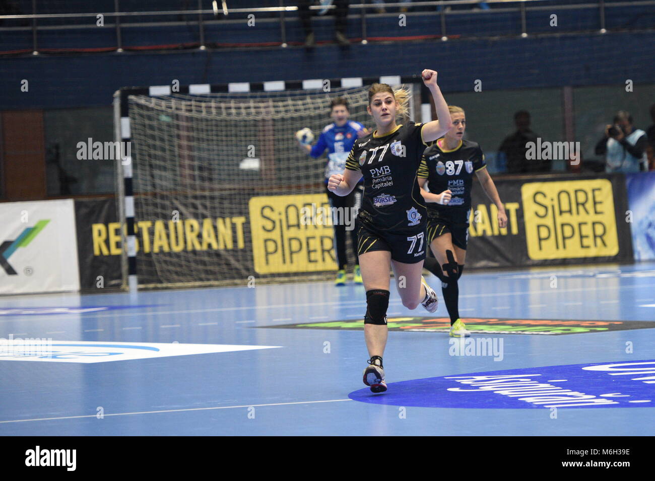 Bukarest, Rumänien - März 04, 2018: Handball Match zwischen CSM Bukarest und Midtjylland in der Hauptrunde der EHF Champions League 2017/18 in der Sala Polivalenta, Bukarest, Rumänien. Credit: Alberto Grosescu/Alamy leben Nachrichten Stockfoto