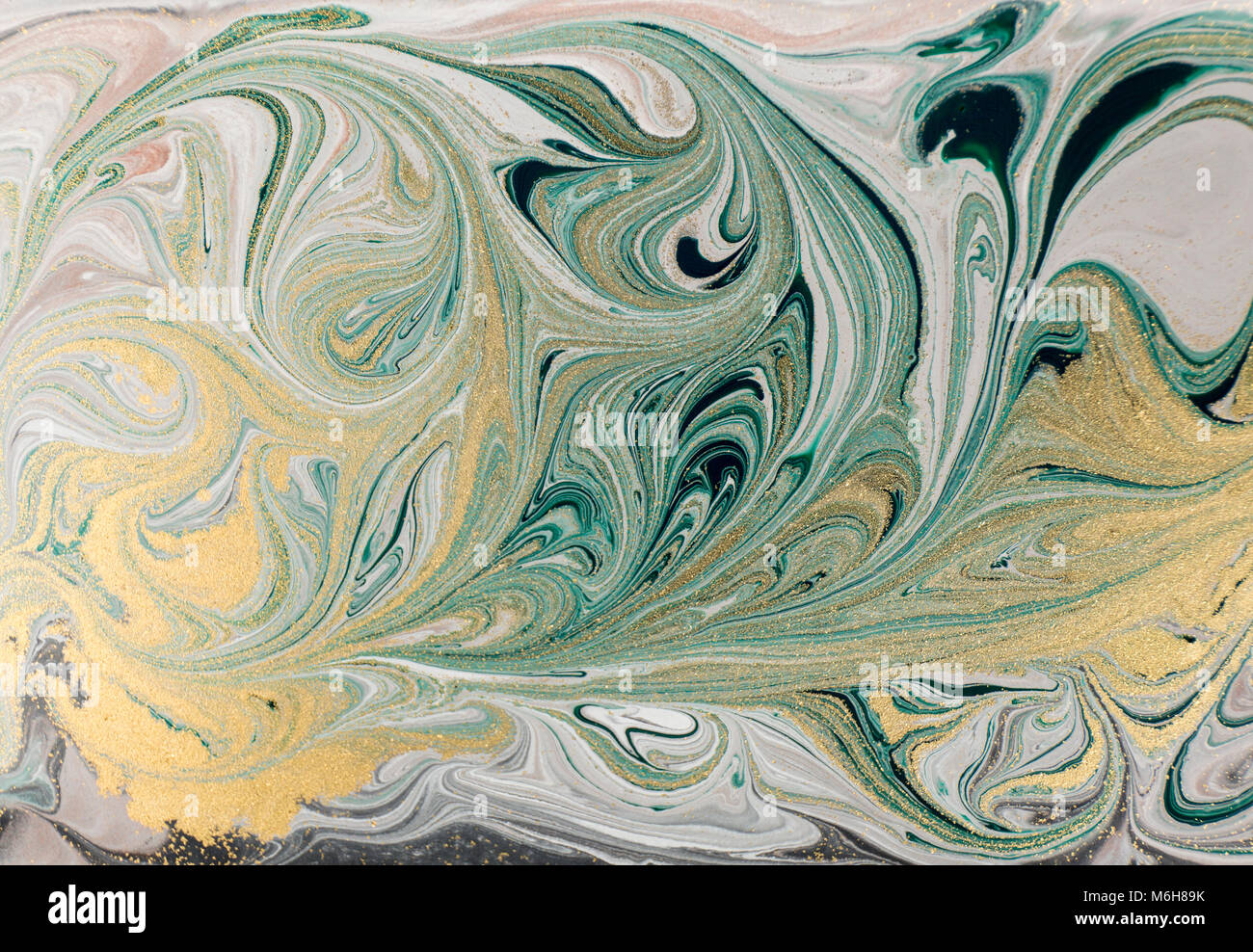 Marmor abstrakte Acryl Hintergrund. Natürlich grüne Marmorierung artwork Textur. Golden Glitter. Stockfoto