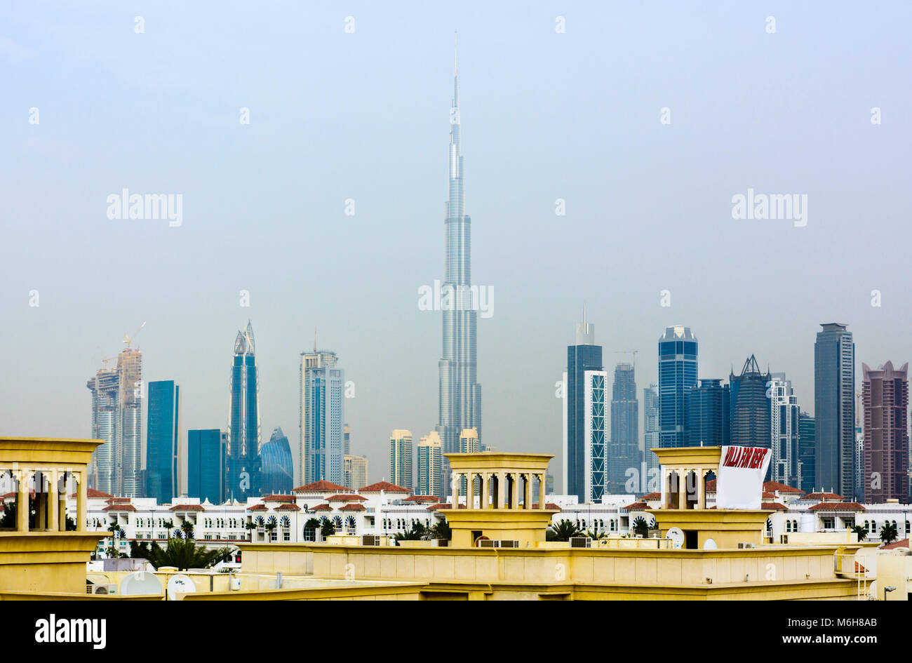 Blick auf Downtown Dubai vom Wasser Kanal. Stockfoto