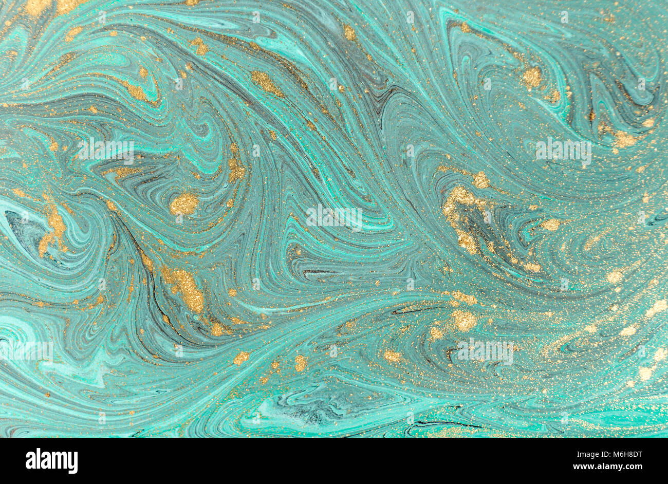 Marmor abstrakte Acryl Hintergrund. Natur grüne Marmorierung artwork Textur. Golden Glitter. Stockfoto