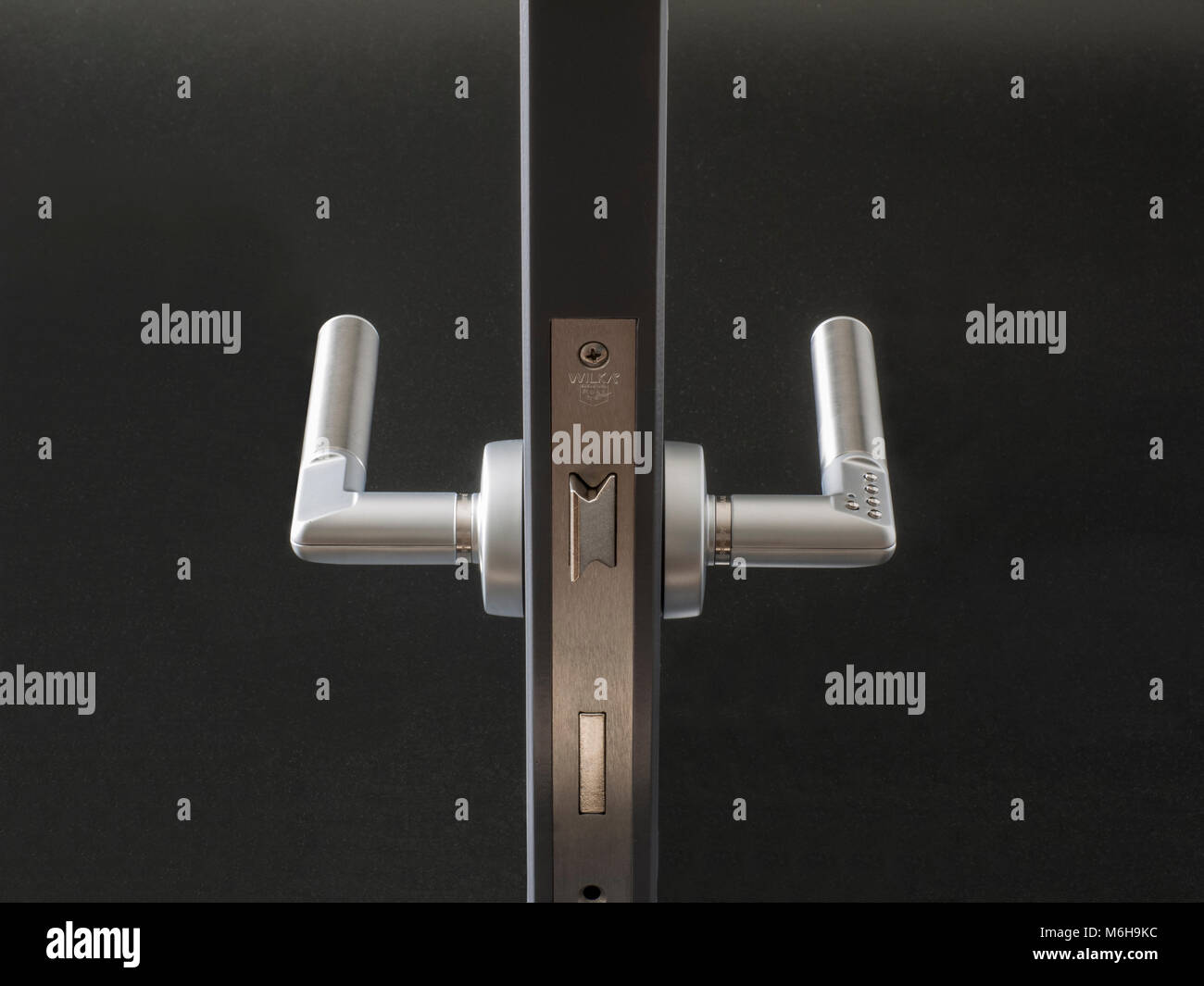 Türgriff mit digitalen Code zugreifen. Stockfoto