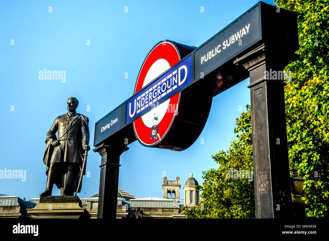LONDON, GROSSBRITANNIEN - OCT. 15, 2017: Statue von Major General Sir Henry Havelock k.c.b. von William Behnes am Trafalgar Square. in der Nähe von Charing Cross Station. Stockfoto