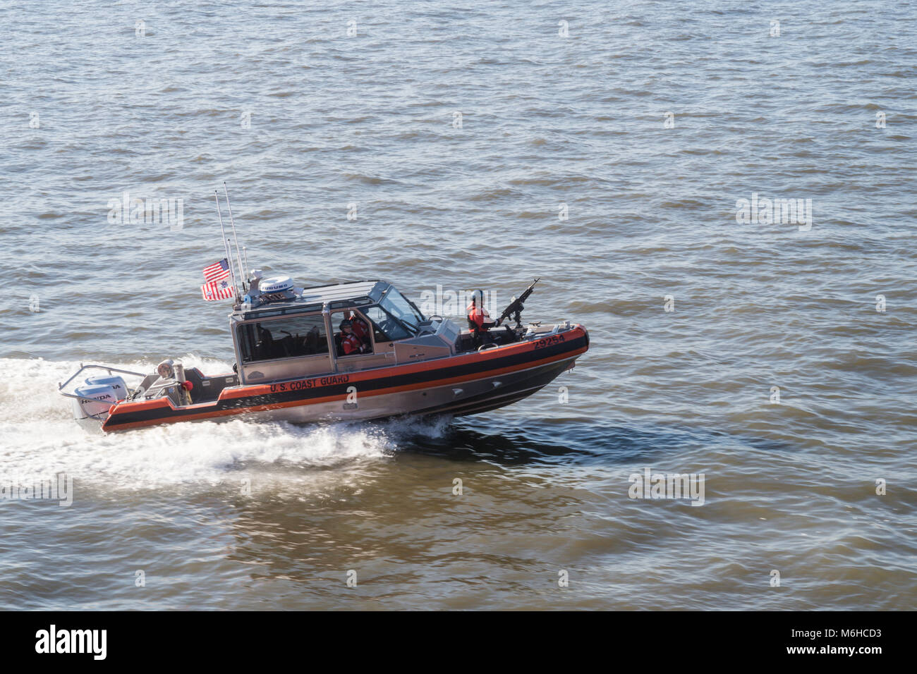 U.S. Coast Guard Patrol Boot im Hafen von New York, New York City, USA Stockfoto
