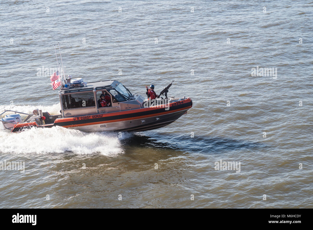 U.S. Coast Guard Patrol Boot im Hafen von New York, New York City, USA Stockfoto