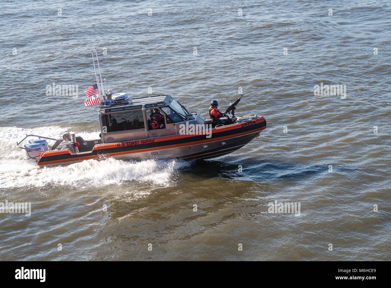 U.S. Coast Guard Patrol Boot im Hafen von New York, New York City, USA Stockfoto