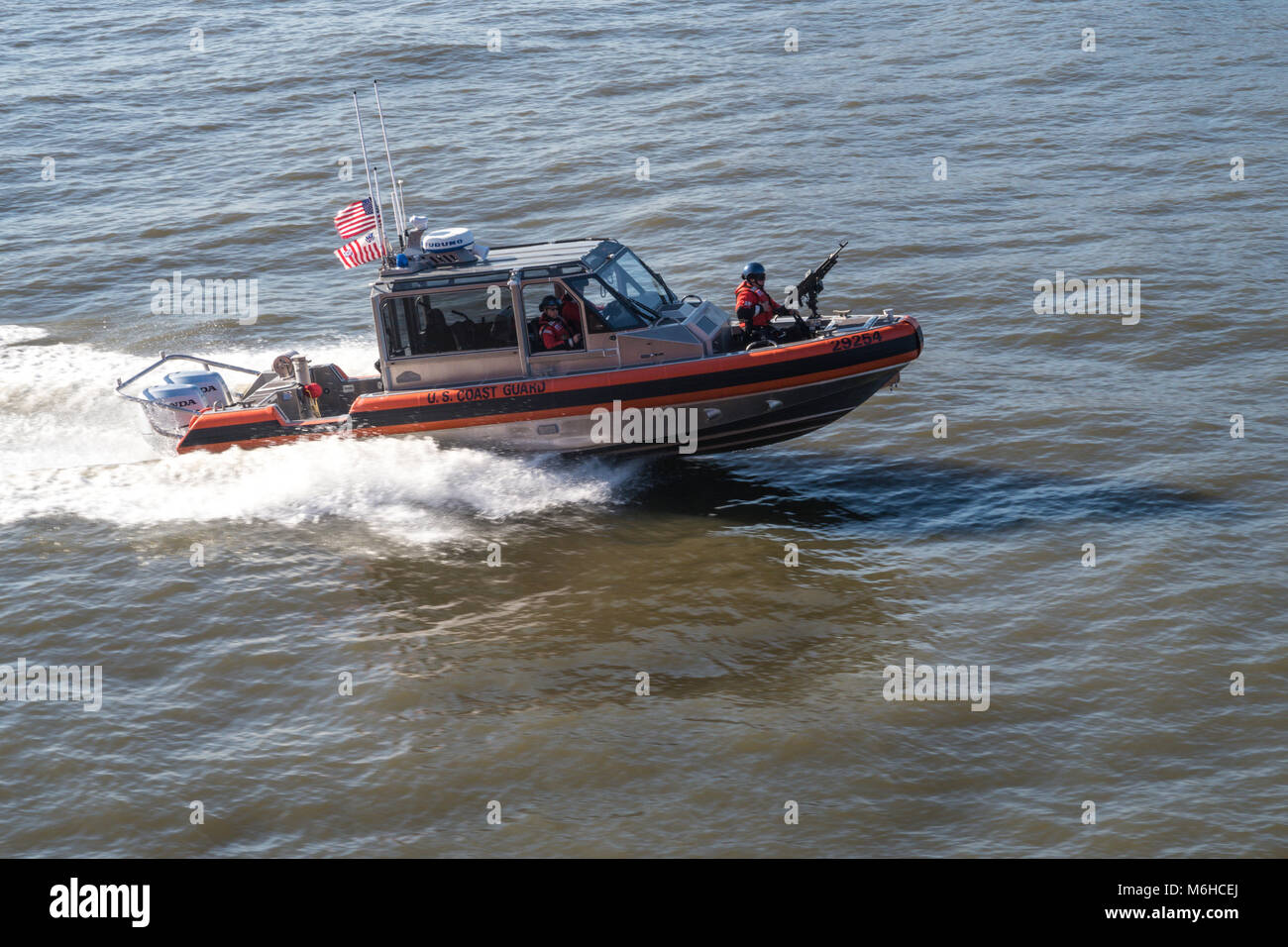 U.S. Coast Guard Patrol Boot im Hafen von New York, New York City, USA Stockfoto