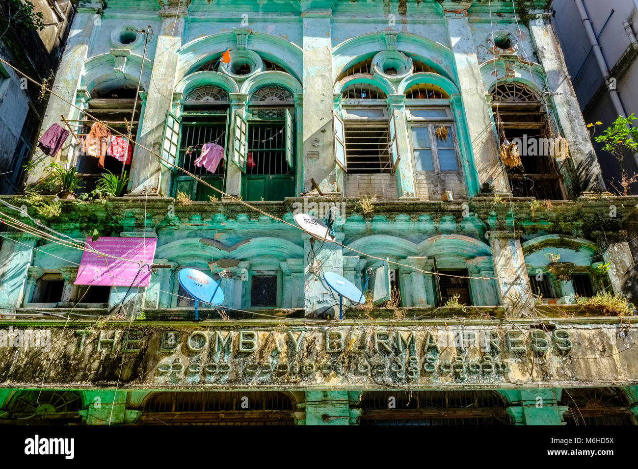 Die kolonialzeit Fassade der Bombay Burma drücken Sie Gebäude im Zentrum der Stadt Stockfoto
