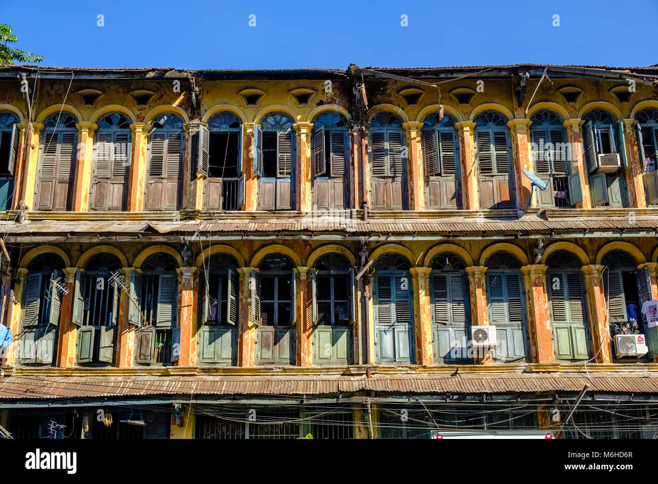 Die Fassade eines kolonialen Gebäude im Zentrum der Stadt Stockfoto