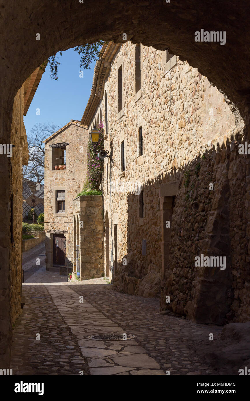 Schöne alte Häuser aus Stein in Spanisch alte Dorf, Pals, Costa Brava Stockfoto
