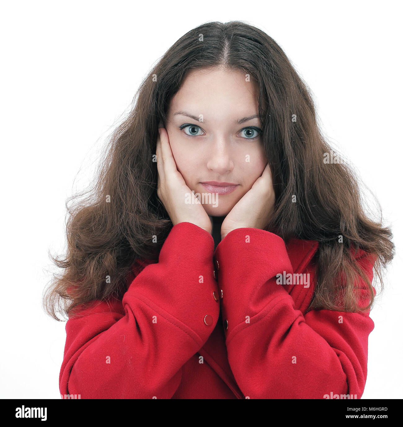 Junge Frau in einem roten Mantel überrascht Stockfoto