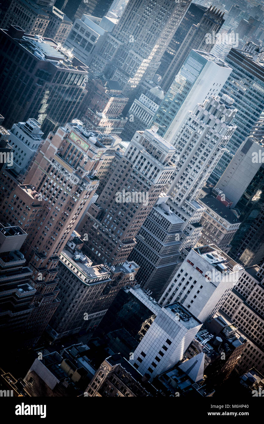 Foto von Wolkenkratzern, die auf einen Hubschrauberflug über Manhattan, New York City Stockfoto