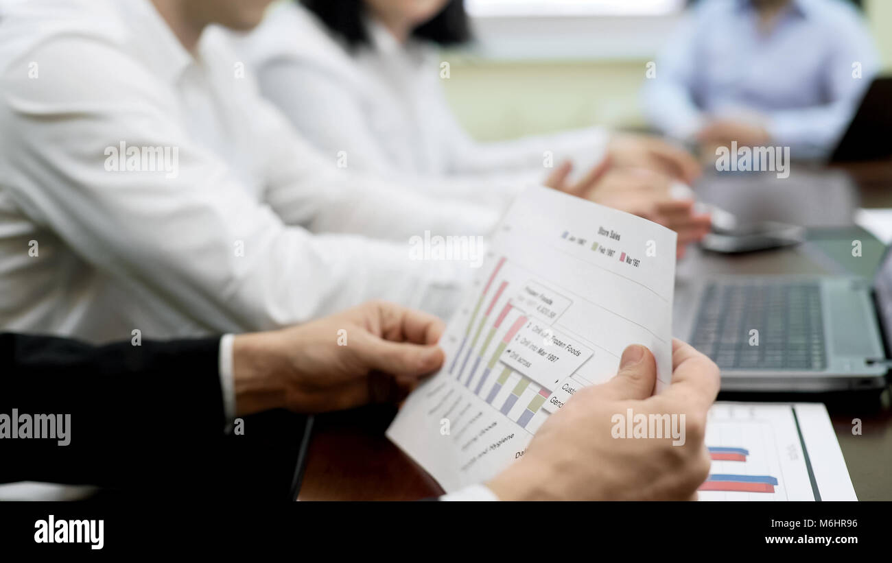 Mann Analyse Bericht, politische Experten team Wahl plan Stockfoto