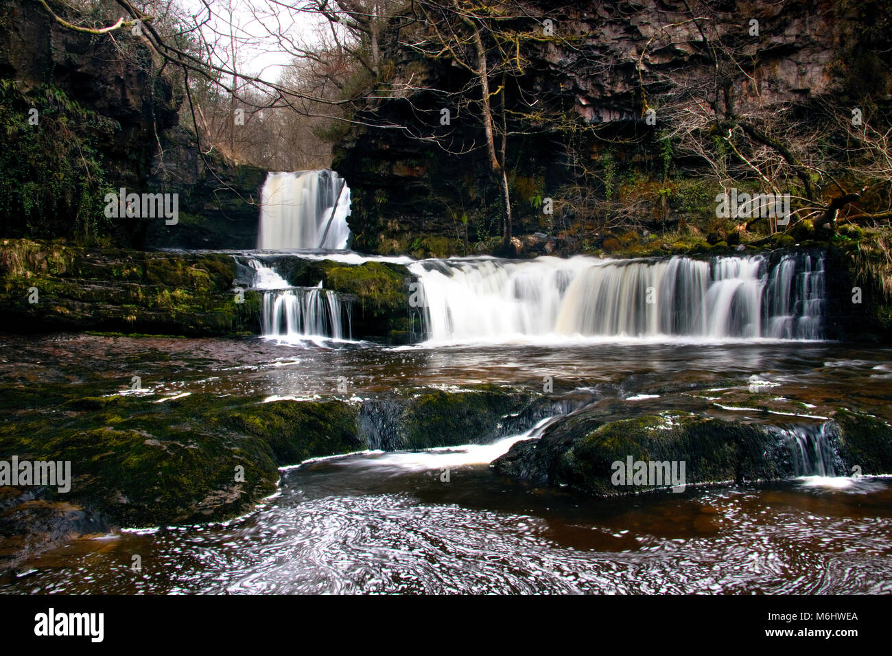 Sgwd Ddwli ISAF oder Lower Gushing Falls, Brecon Beacons National Park, South Wales, Großbritannien Stockfoto