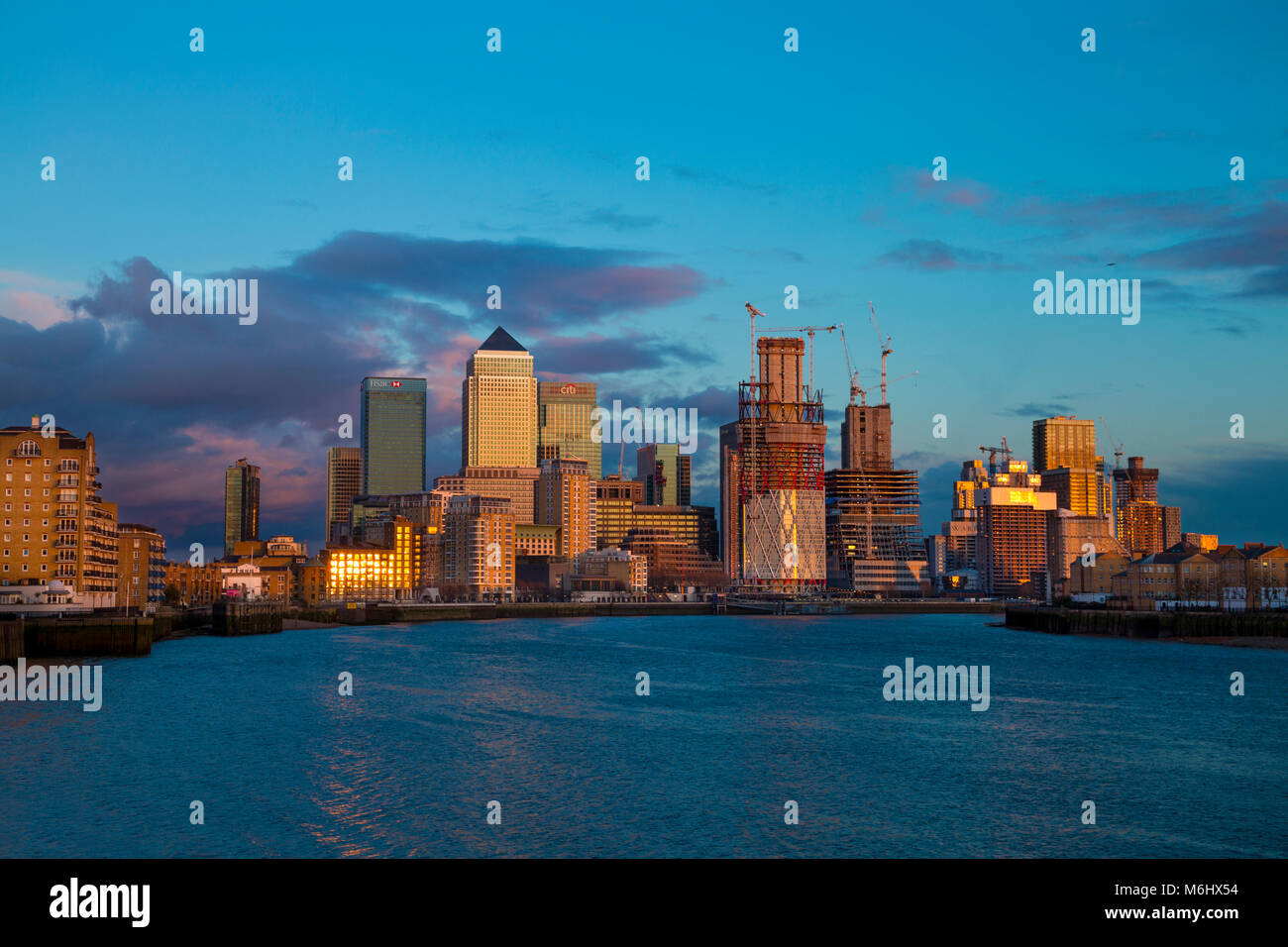 Canary Wharf-Skyline bei Sonnenuntergang, London, UK Stockfoto