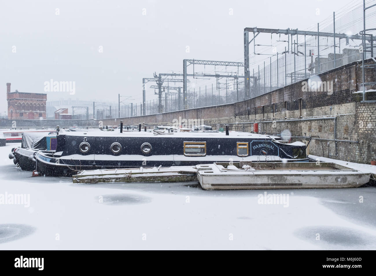 Regent's Canal im Schnee, London, UK Stockfoto