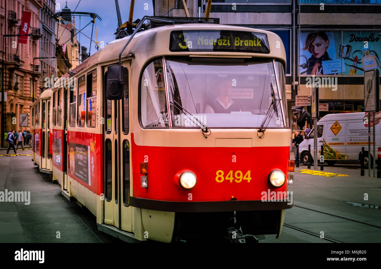 Die beste Art zu Reisen in Prag, tschechische Republik - die Straßenbahn Stockfoto