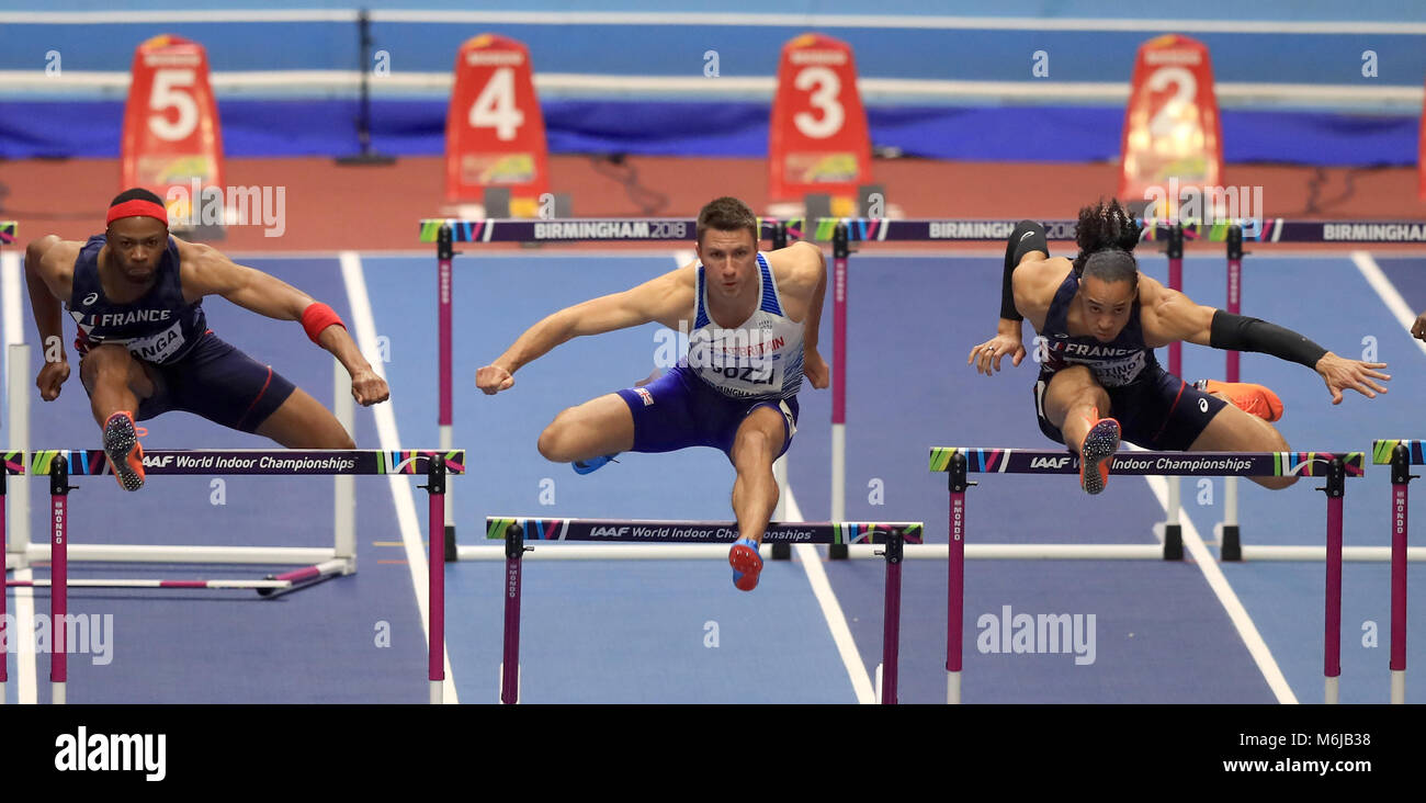 In Großbritannien Andrew Pozzi (Mitte) gewinnt der Männer 60 m-Finale bei Tag vier der 2018 IAAF Indoor Wm in der Arena Birmingham. Stockfoto