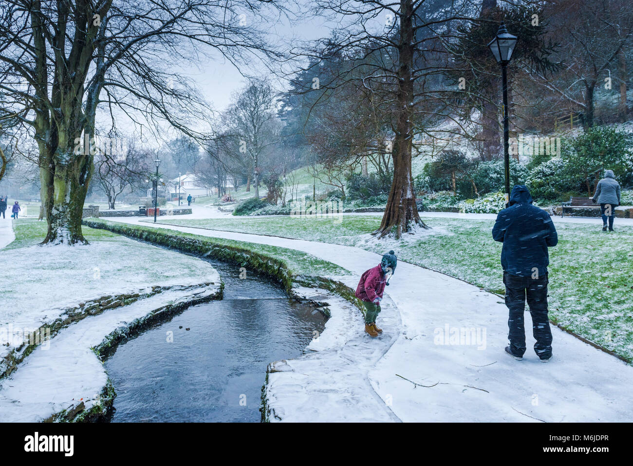 Schnee in Trenance Gärten in Newquay Cornwall. Stockfoto