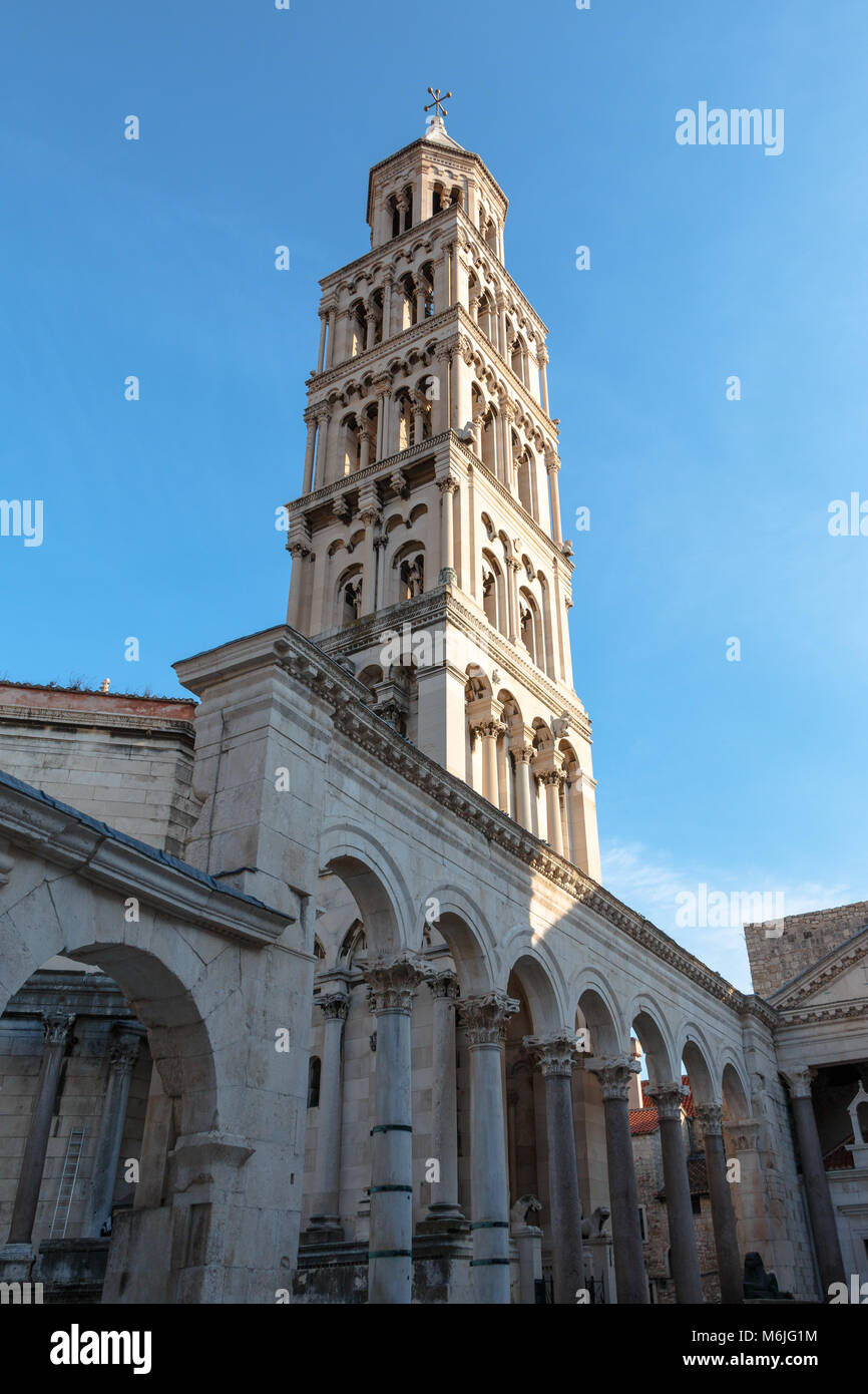 Der Glockenturm der Kathedrale des Heiligen Domnius in Split Stockfoto