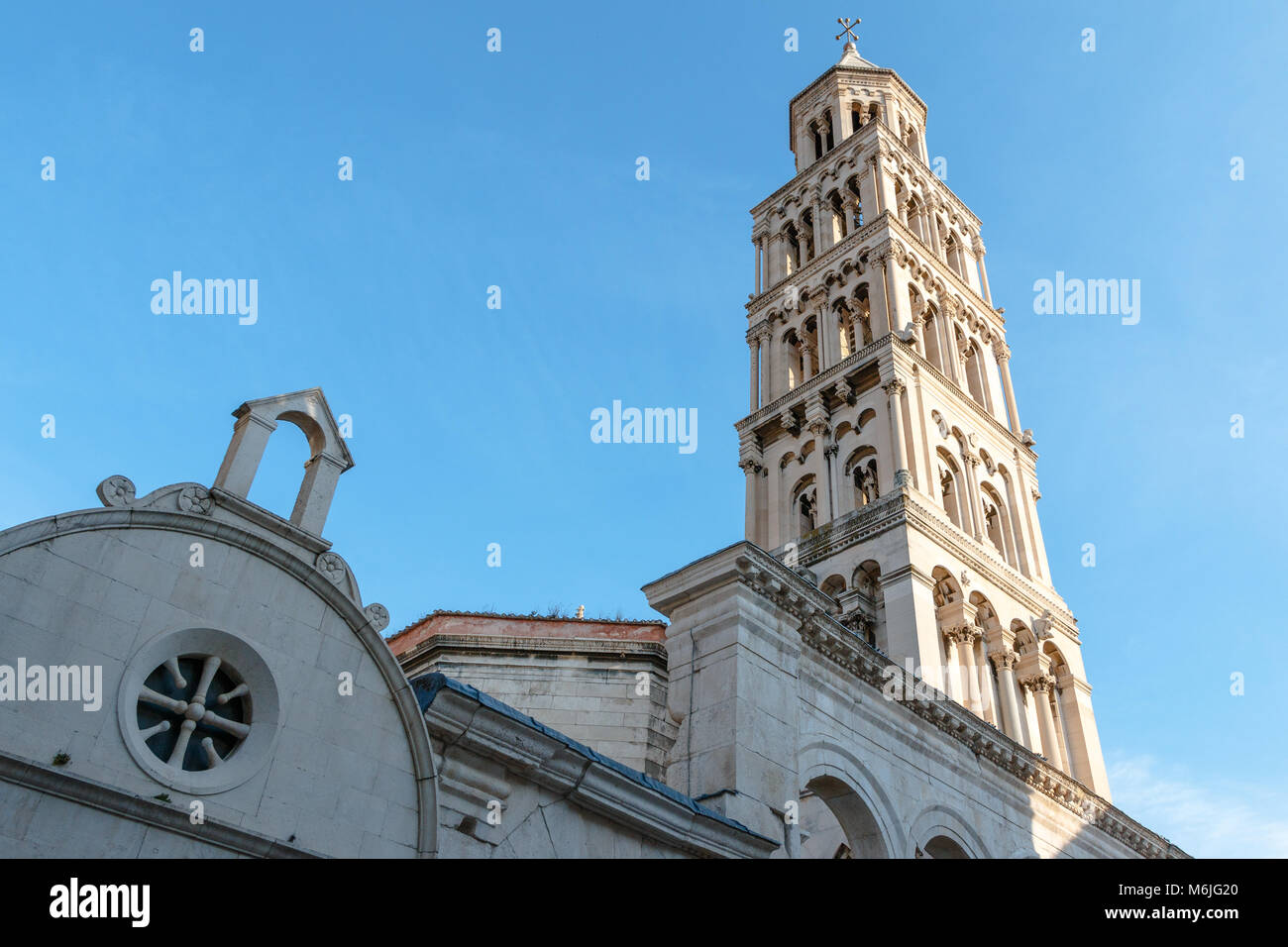 Der Glockenturm der Kathedrale des Heiligen Domnius in Split Stockfoto