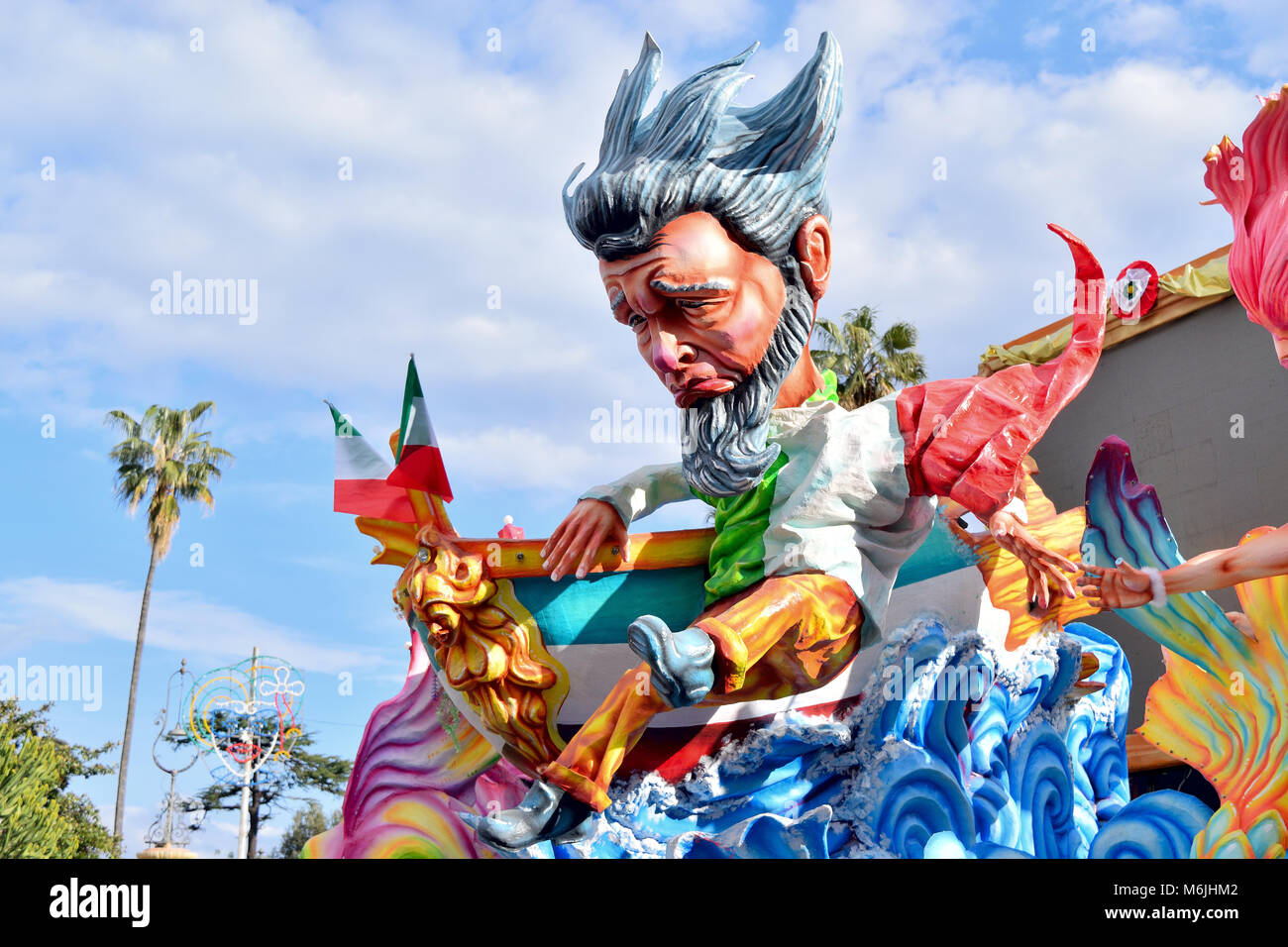 Acireale (CT), Italien - 11. Februar 2018: Detail einer allegorischen Darstellung einer Float-Figuren während der Karnevalszug durch die Straßen von Stockfoto