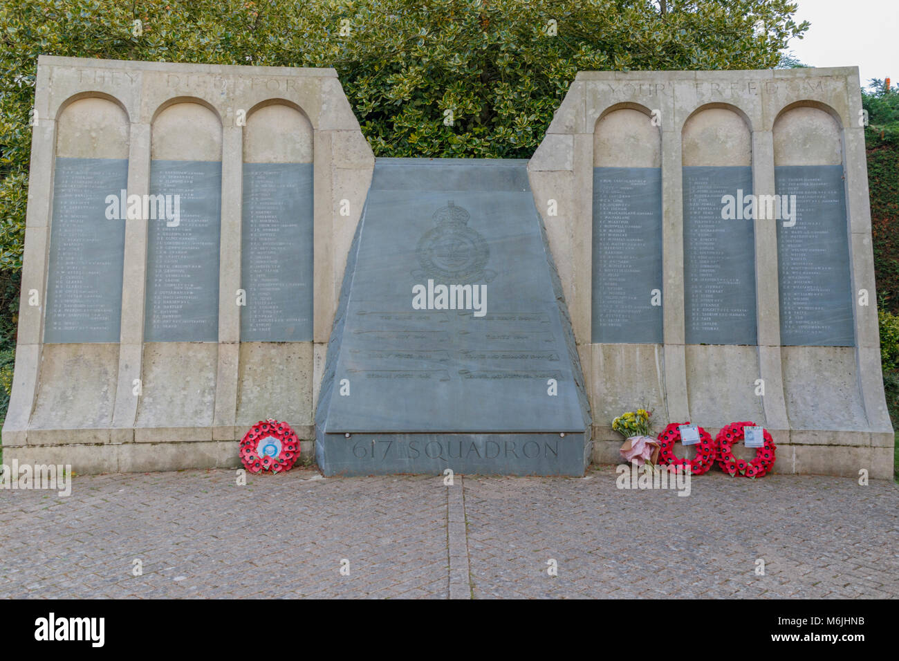 Stein und Schiefer Denkmal für die Besatzung von 617 Squadron der Royal Air Force (RAF) Die Dam BUsters. Woodhall Spa Linconshire UK Stockfoto