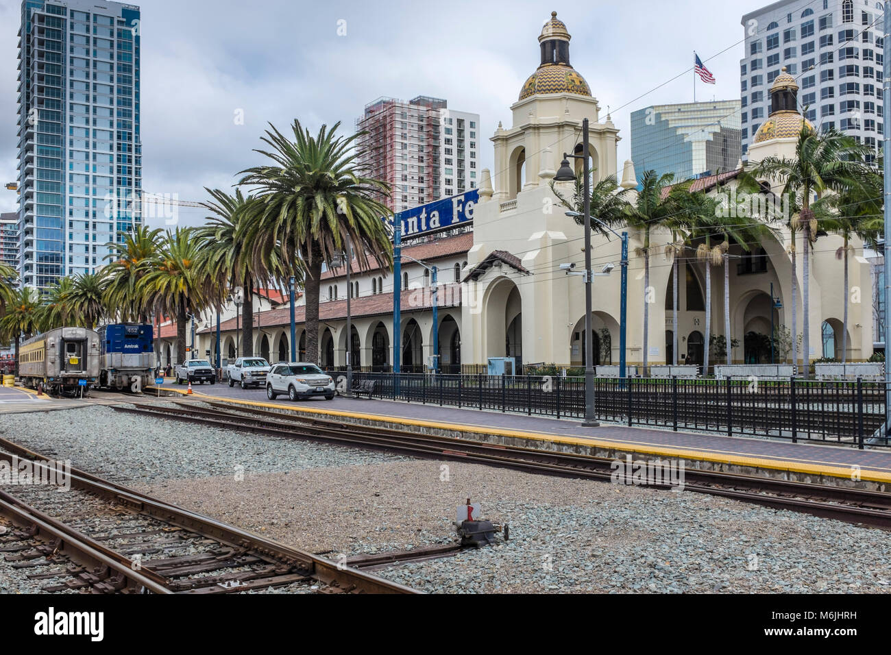 San Diego, Kalifornien, USA - Santa Fe Union Bahnhof für Züge. In der Spanischen Colonial Revival Stil eröffnet 1915. Innenstadt von San Diego. Stockfoto