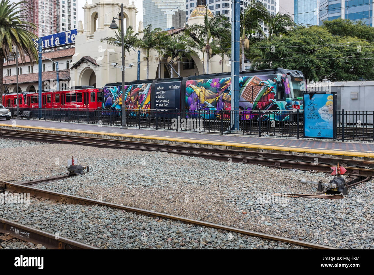 San Diego, Kalifornien, USA - Santa Fe Union Bahnhof für Züge. In der Spanischen Colonial Revival Stil eröffnet 1915. Innenstadt von San Diego. Stockfoto