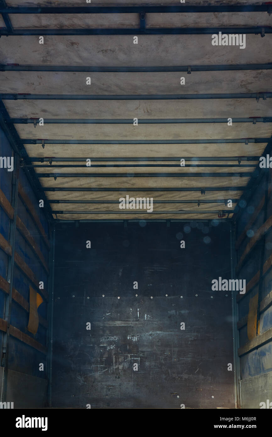 Alte Metall Lkw blauen und grauen Wänden industriellen Hintergrund Stockfoto