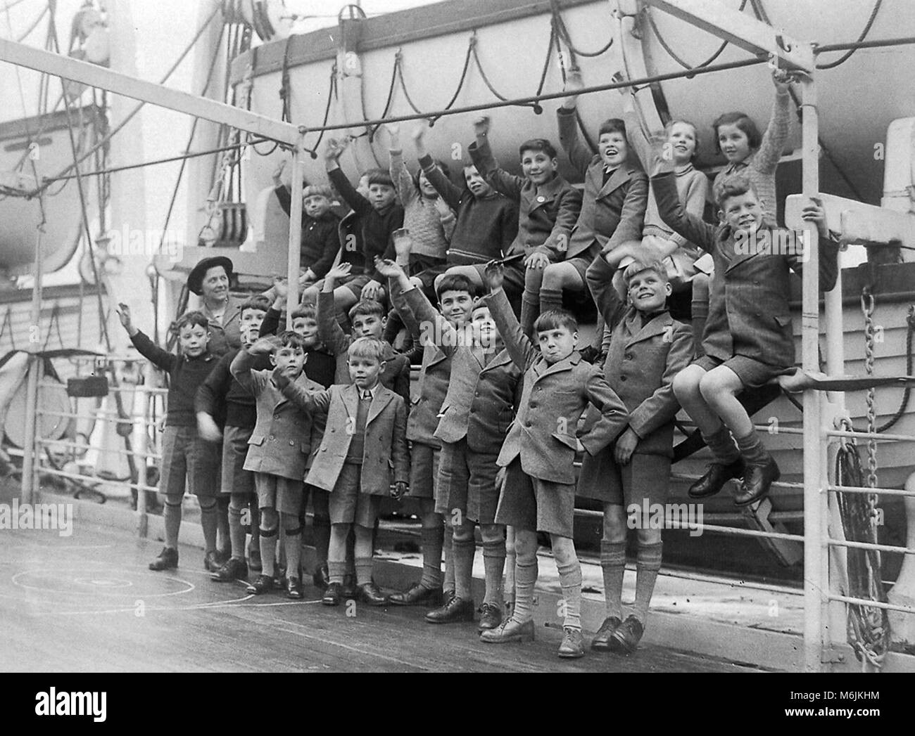 Kinder für Western Australia unter dem Kind Migration Programm gebunden an Bord des Kreuzfahrtschiffes RMS Ormonde in Tilbury Docks 18. Dezember 1948: Stockfoto