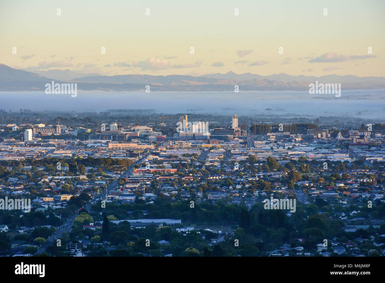 Blick auf die Stadt Christchurch bei Sonnenaufgang aus Cashmere Hills, Christchurch, Canterbury, Neuseeland Stockfoto