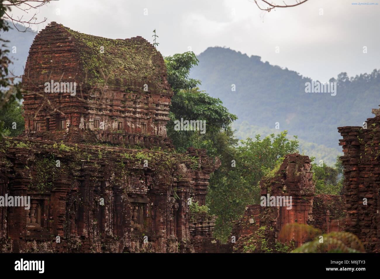 Die alten hinduistischen Tempel komplex Meines Sohnes in den Dschungel der Qang Nam Provinz, Vietnam Stockfoto