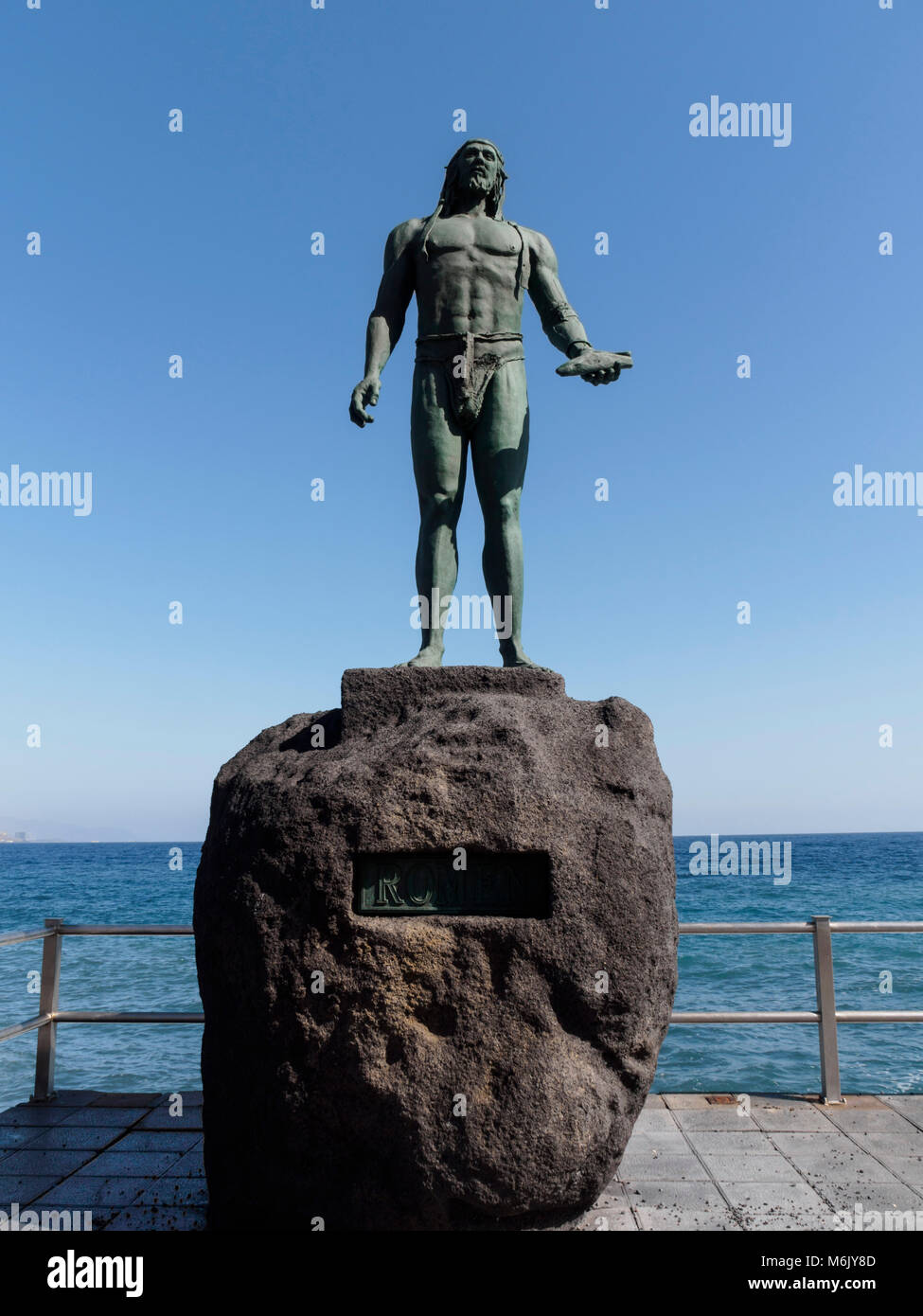 Teneriffa, Kanarische Inseln - Candelaria, wo die Statuen der pre-conquest Guanche tribal Könige an der Küste. Romen. Stockfoto