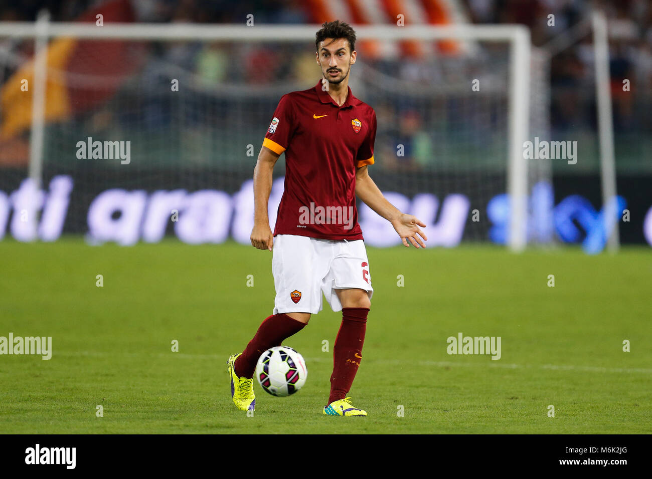 2018 Davide Astori Nachruf Mrz 4th. Serie A Fussball, Italiener Davide Astori in einer Datei Foto, wenn er mit als Roma Fußball Club war. Kapitän und Italien internationale Davide Astori hat sich plötzlich in seinem Schlaf im Alter von 31 gestorben. Die dad-of-One wurde in einem Hotel Zimmer durch eine Massage therapist heute Morgen gefunden, nachdem er nicht zum Frühstück drehen oder sein Telefon beantworten. Davide Astori hat sich plötzlich in seinem Schlaf im Alter von 31 Jahren bestanden. Stockfoto