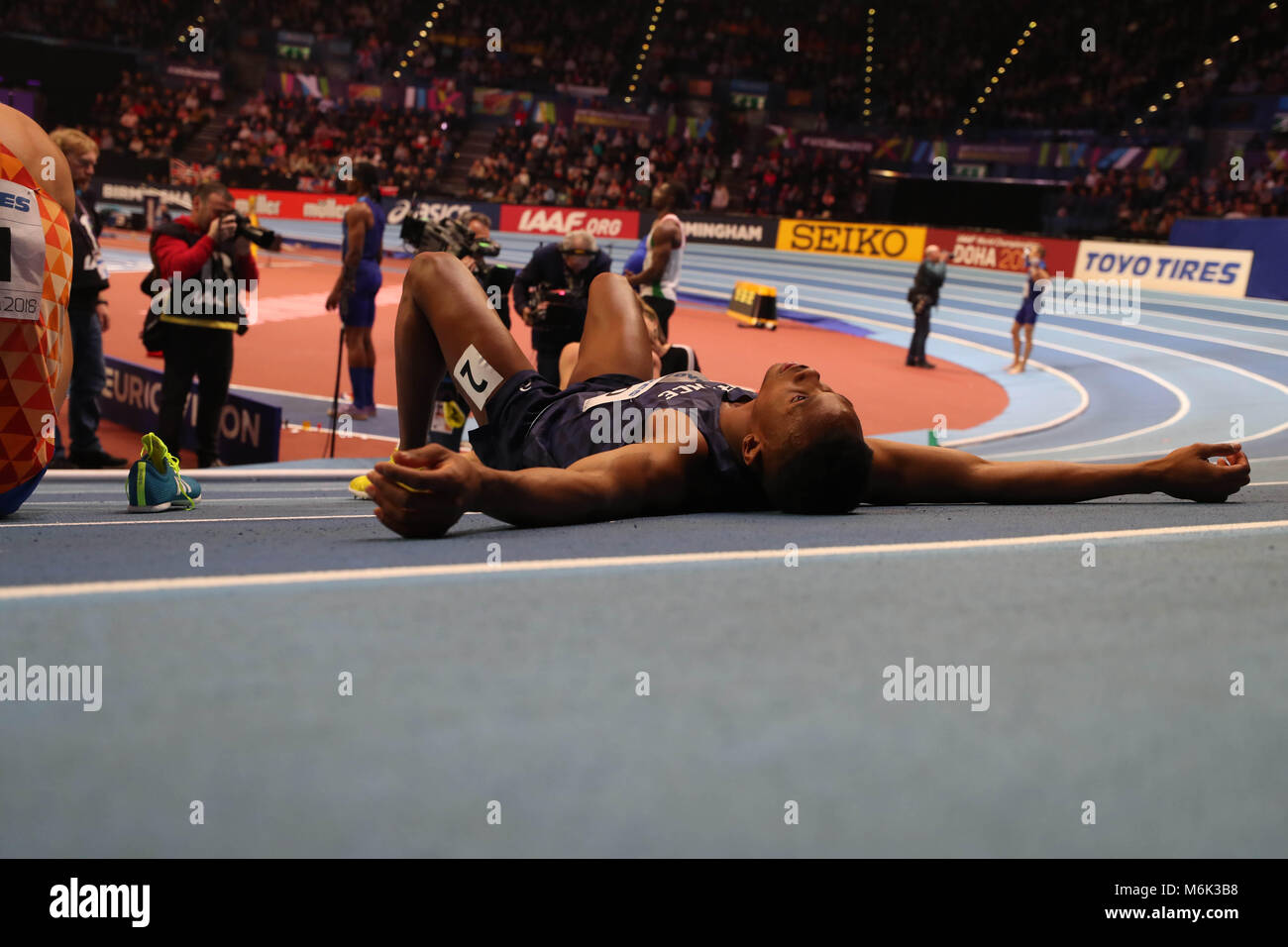 Birmingham, Großbritannien. 3 Mär, 2018. IAAF World Indoor Championships. Ein französischer Sportler liegt auf der Strecke nach dem siebenkampf. Credit: Ben Stand/Alamy leben Nachrichten Stockfoto