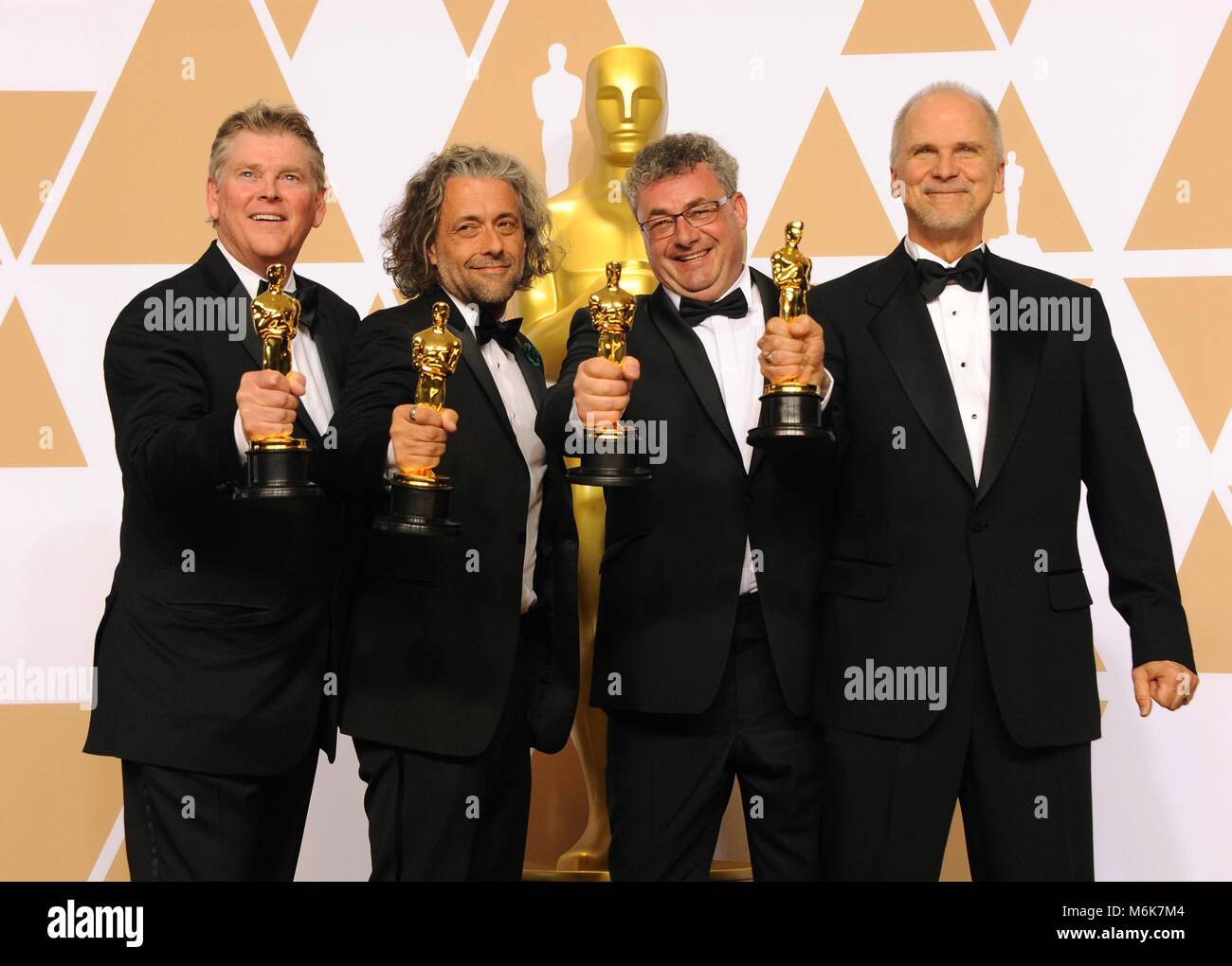 Los Angeles, CA, USA. 4 Mär, 2018. Richard R. Hoover, Paul Lambert, Gerd Nefzer, John Nelson in der Presse Raum für die 90Th Academy Awards - Presseraum, die Dolby Theater in Hollywood und Highland Center, Los Angeles, CA, 4. März 2018. Credit: Elizabeth Goodenough/Everett Collection/Alamy leben Nachrichten Stockfoto