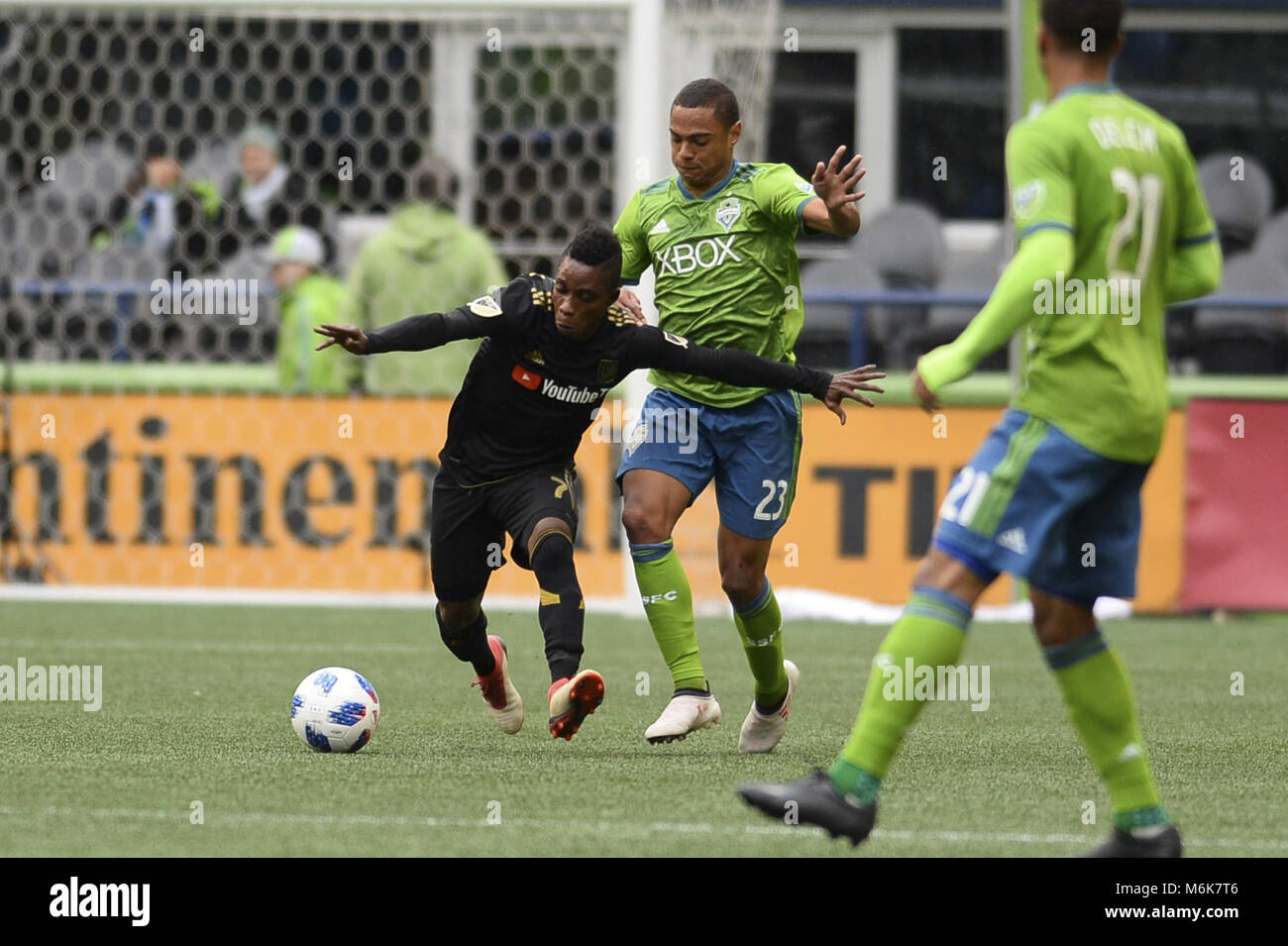 Seattle, Washington, USA. 4 Mär, 2018. MLS Fußball 2018: LAFC der LATIF SEGEN (7) Schlachten mit Seattle's HENRY WINGO (23), Los Angeles FC besucht den Seattle Sounders in einem MLS-Match im Century Link Feld in Seattle, WA. LAFC gewann das Spiel 1:0. Credit: Jeff Halstead/ZUMA Draht/Alamy leben Nachrichten Stockfoto