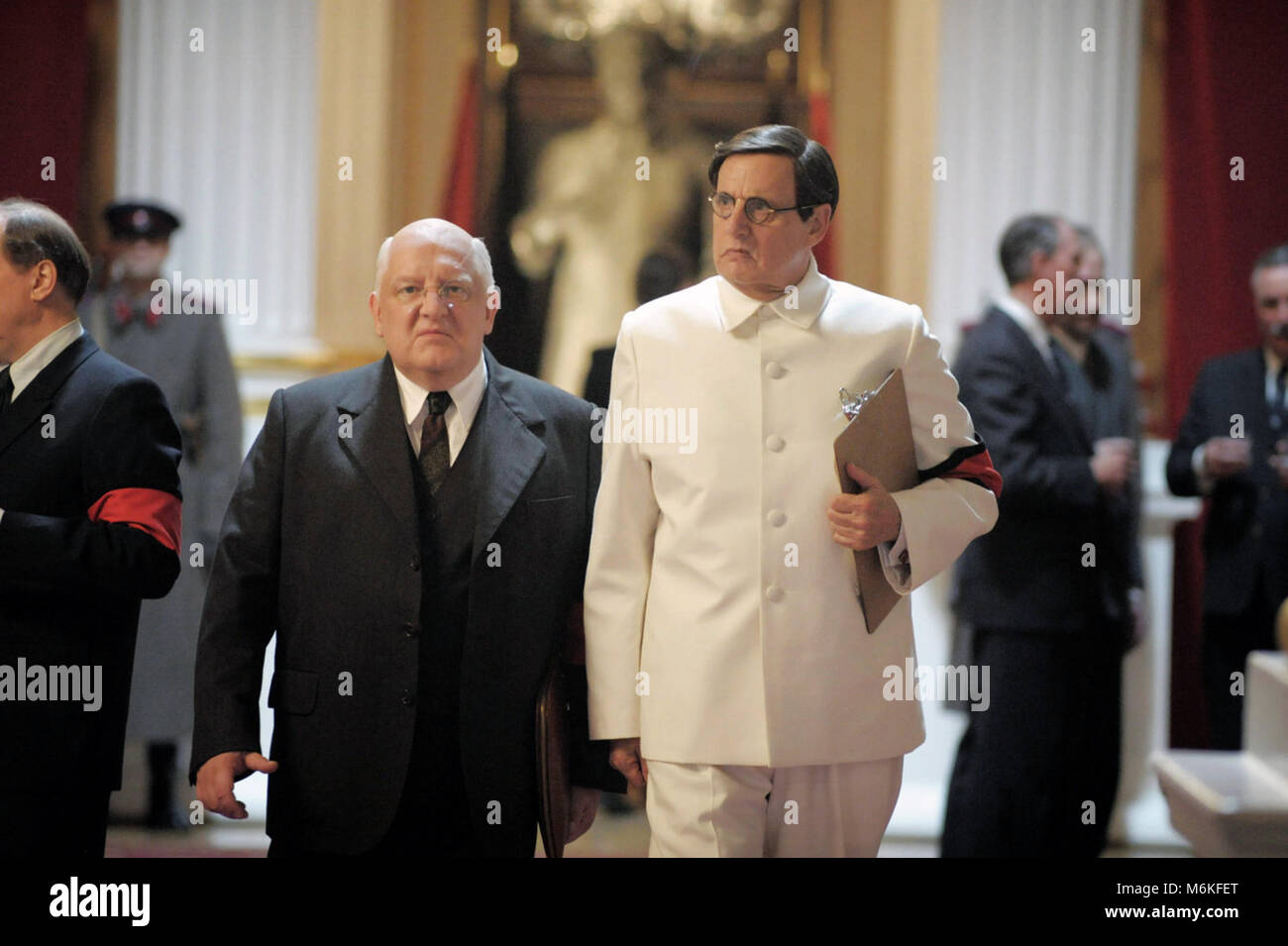 Der Tod von Stalin ist einer der nächsten Periode Britannique satirische Komödie - Drama Film von Armando Lannucci die Chronik der Ereignisse, die nach dem Tod von Josef Stalin 1953 herausstellte. Dieses Foto ist nur für den redaktionellen Gebrauch bestimmt und unterliegen dem Copyright der Film Company und/oder der Fotograf durch den Film oder die Produktion Firma zugewiesen und kann nur reproduziert durch Veröffentlichungen im Zusammenhang mit der Förderung der oben genannten Film. Eine obligatorische Gutschrift auf dem Film Firma ist erforderlich. Der Fotograf sollte auch angerechnet werden, wenn bekannt. Stockfoto