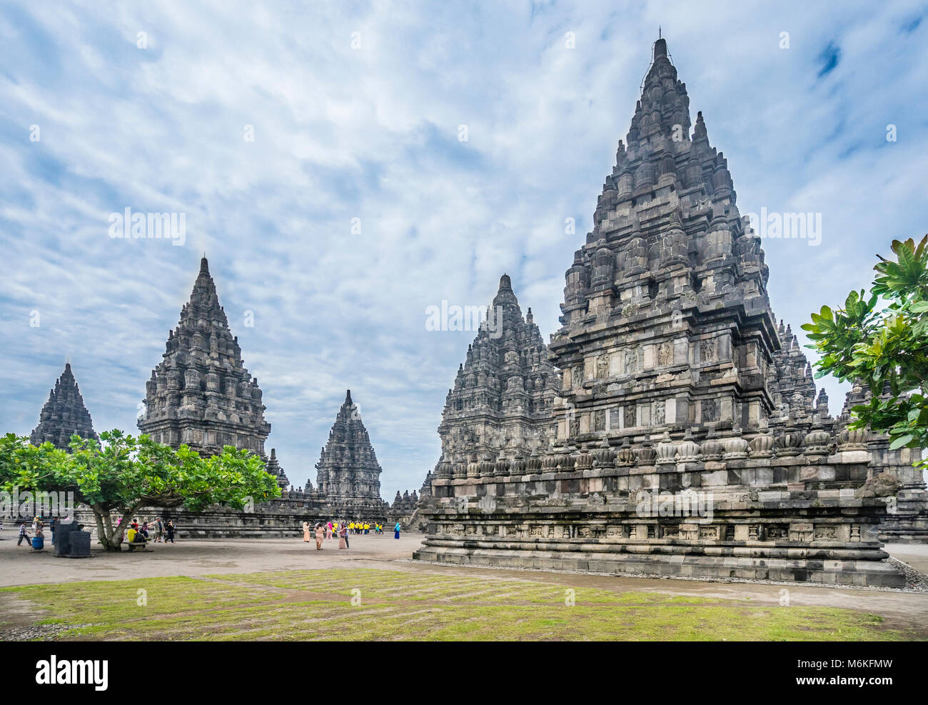 Indonesien, Central Java, Mid-9th century Hindu Tempel Prambanan komplex, im Vordergrund, die Vahana Tempel zum legendären Vogel Garuda gewidmet Stockfoto